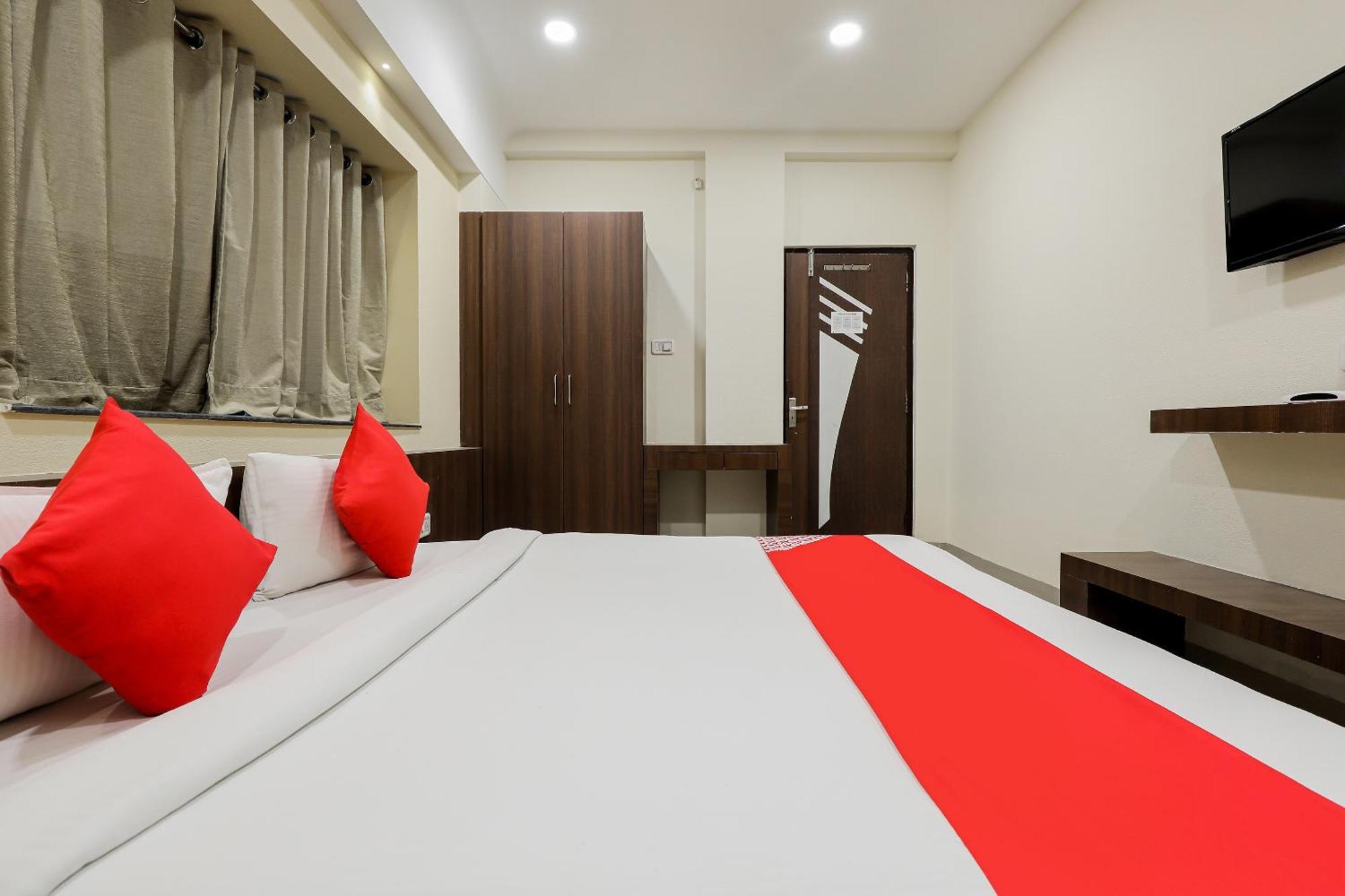 Oyo Hotel Relax 印多尔 外观 照片