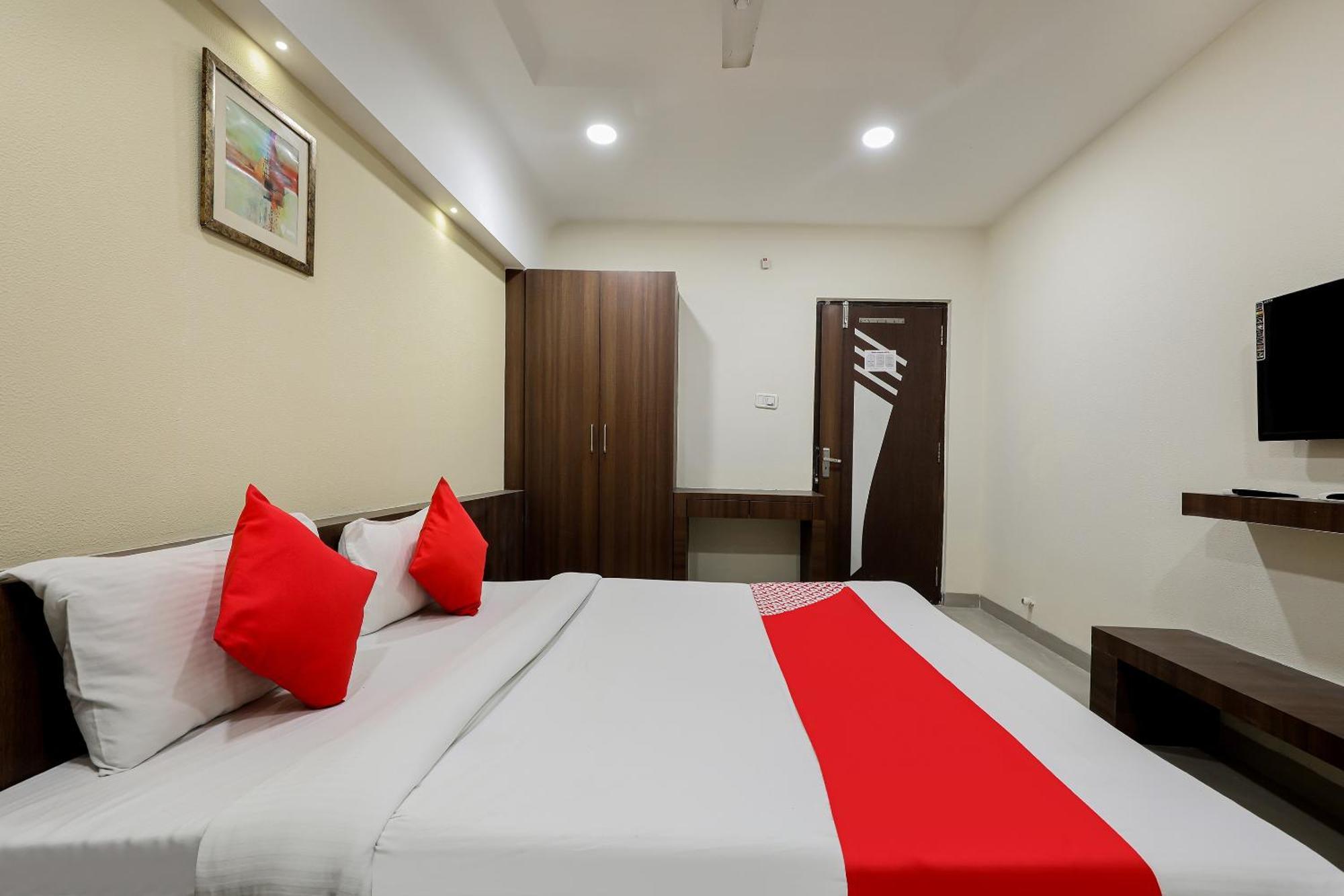 Oyo Hotel Relax 印多尔 外观 照片
