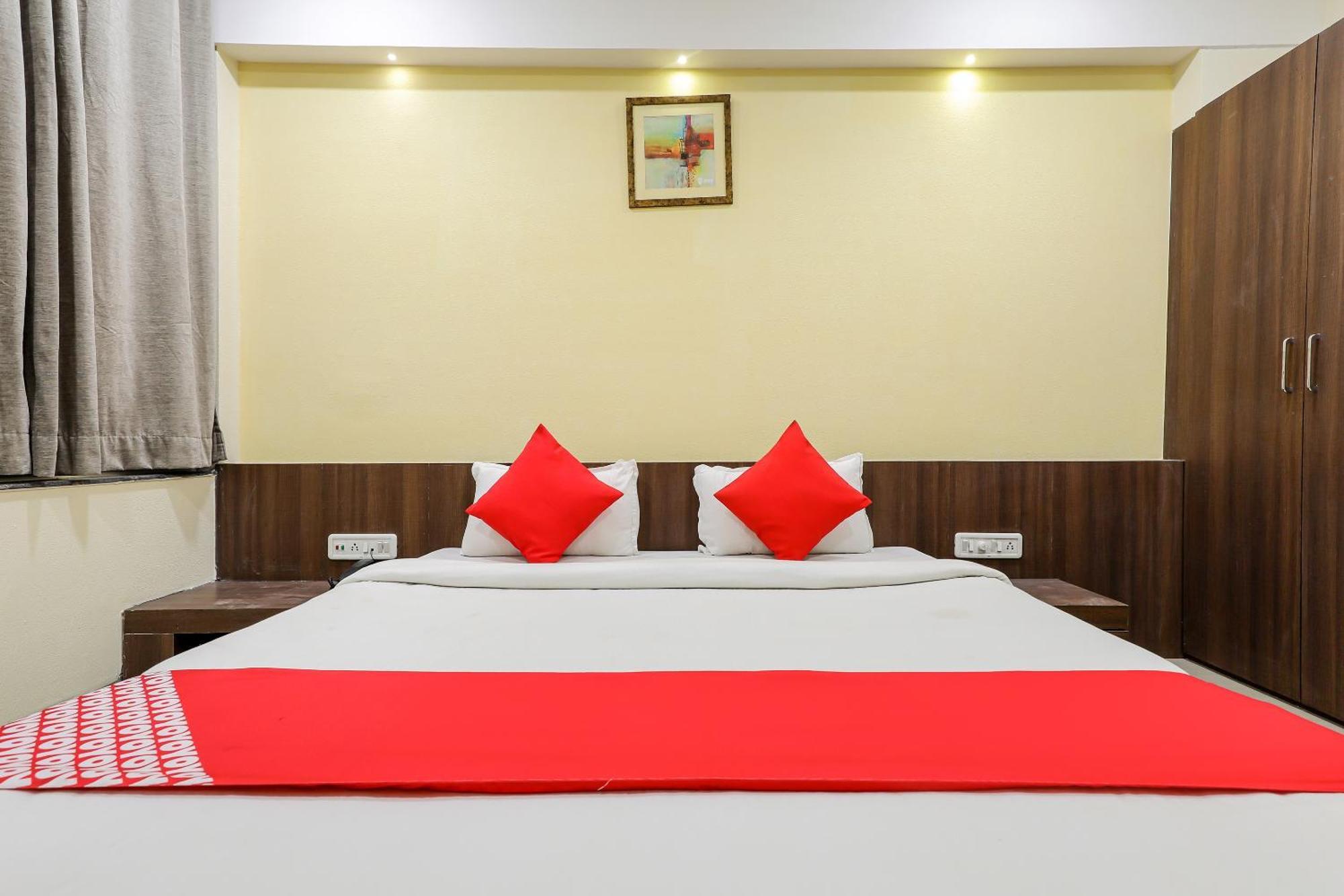 Oyo Hotel Relax 印多尔 外观 照片