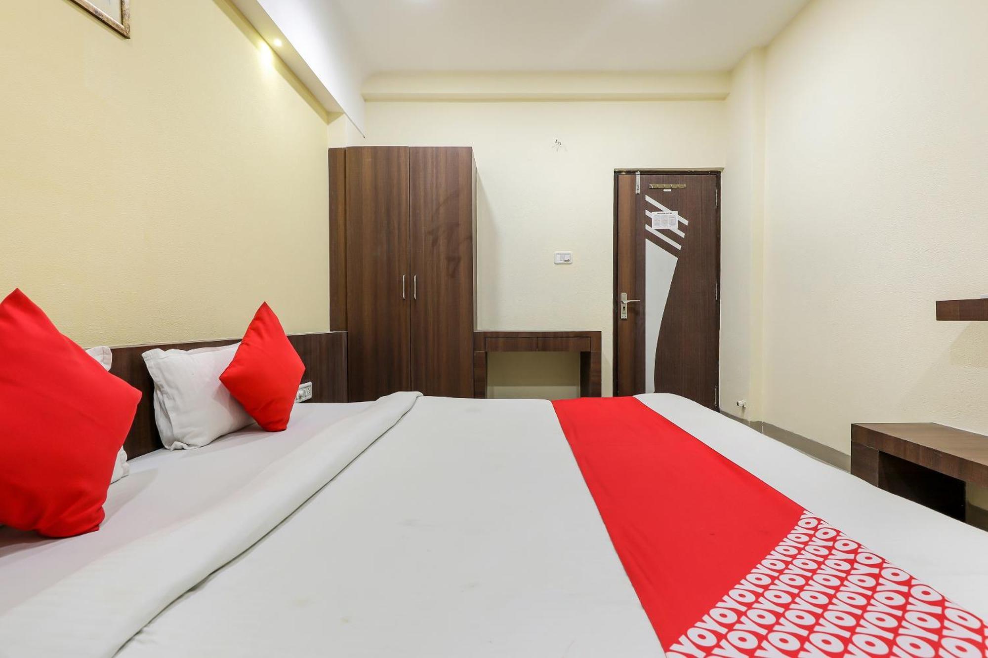 Oyo Hotel Relax 印多尔 外观 照片