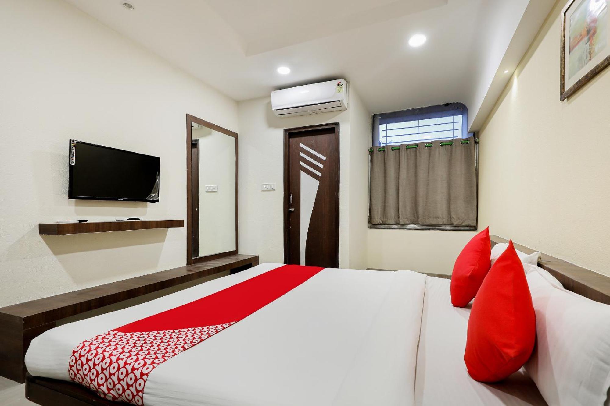 Oyo Hotel Relax 印多尔 外观 照片