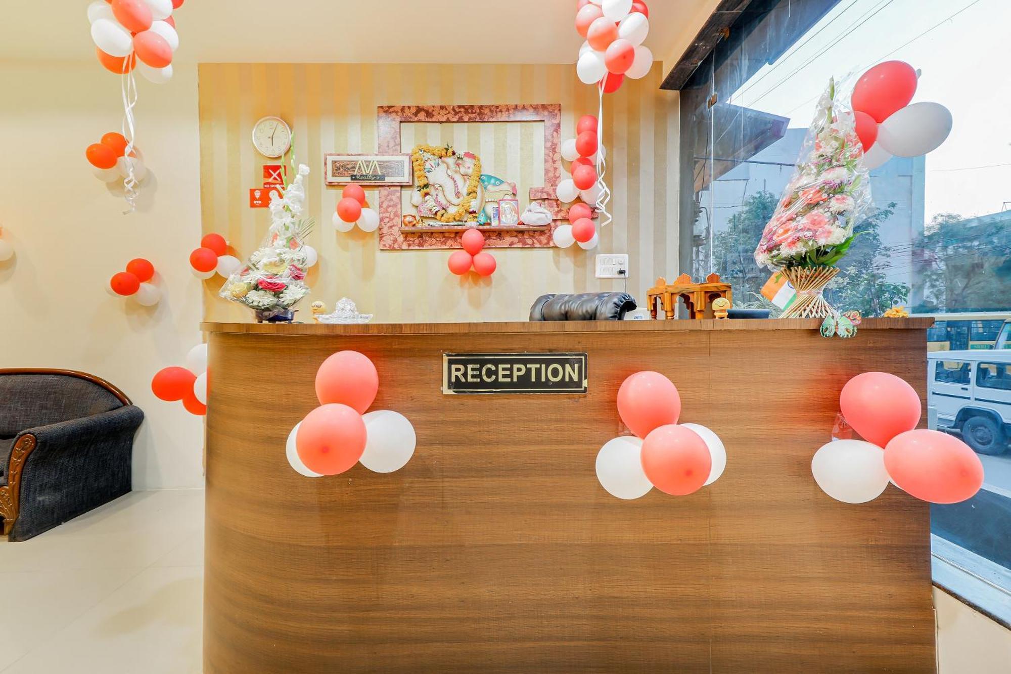 Oyo Hotel Relax 印多尔 外观 照片
