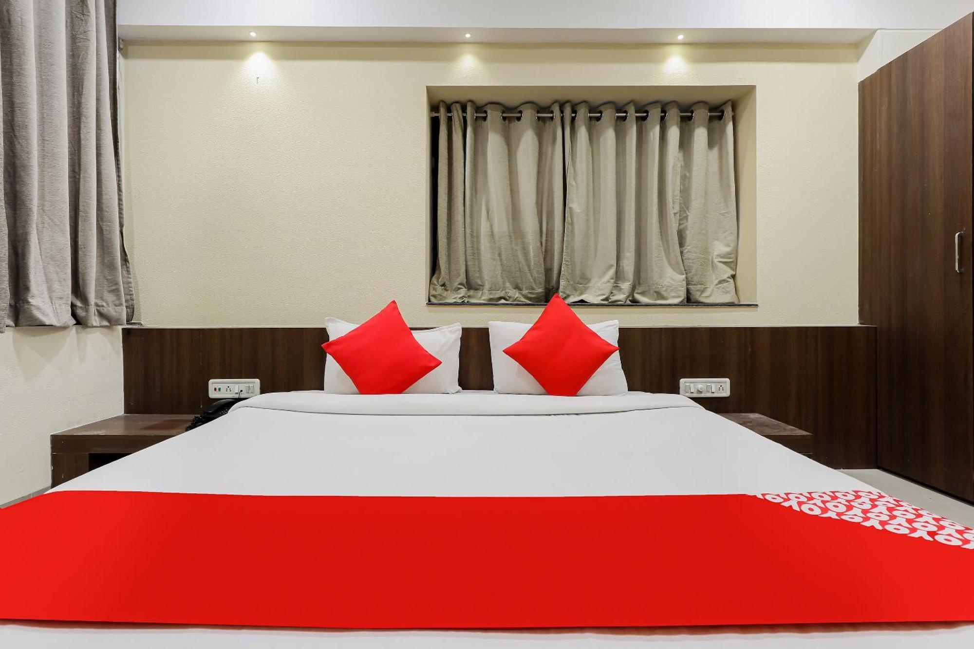 Oyo Hotel Relax 印多尔 外观 照片